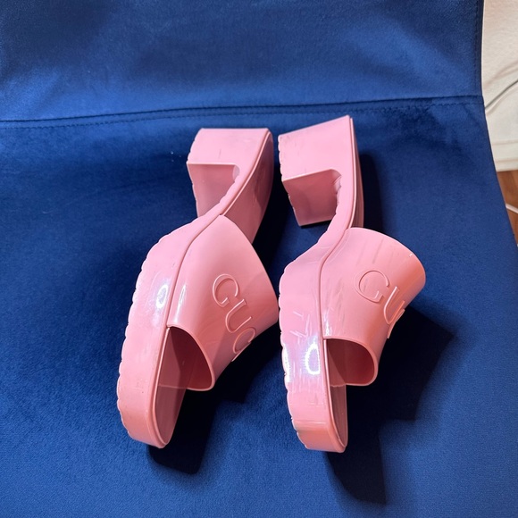 Gucci pink rubber slides size 8.5 - Picture 8 of 10
